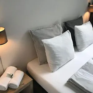 https://villa-yburg.amsterdamhotelsnl.com