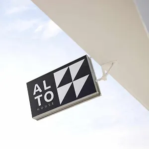 Pensjonat Alto House Al De Assinatura Modernista